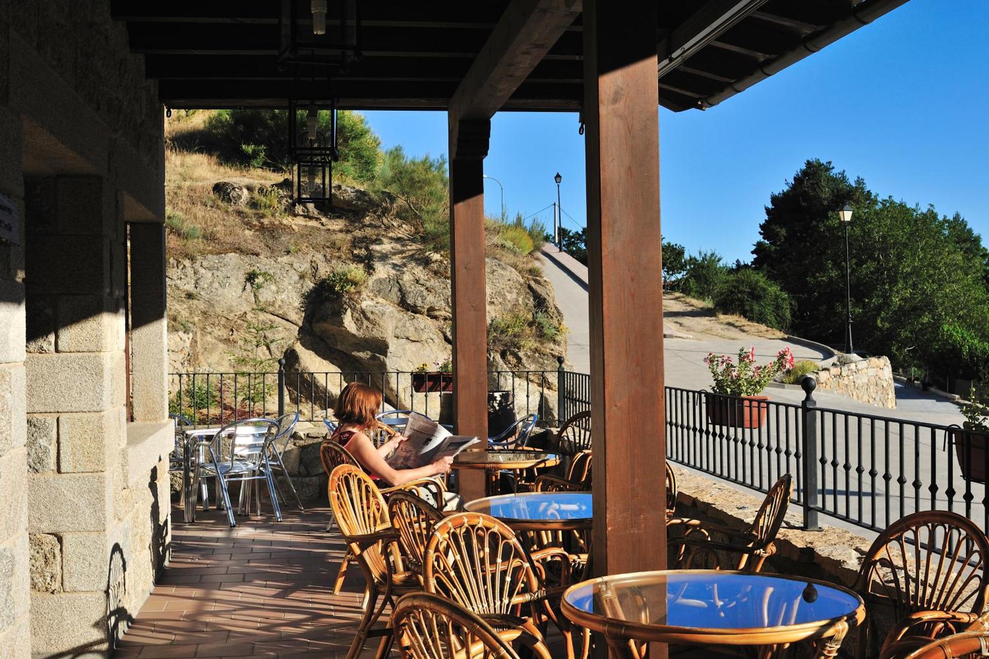 Hotel Rural Y Restaurante, Rinconcito De Gredos Cuevas Del Valle Esterno foto