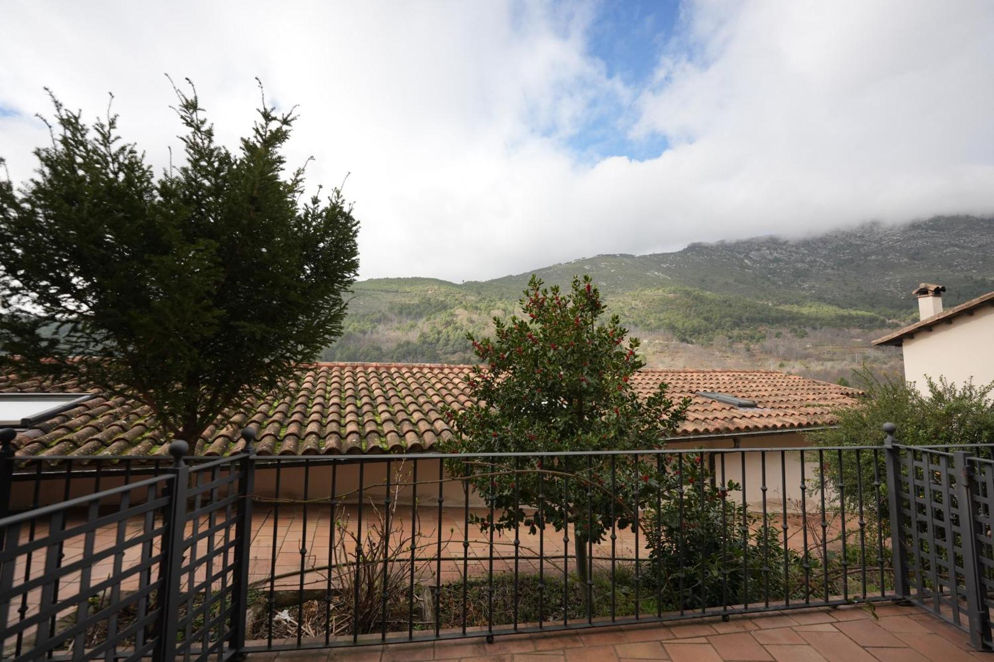 Hotel Rural Y Restaurante, Rinconcito De Gredos Cuevas Del Valle Esterno foto