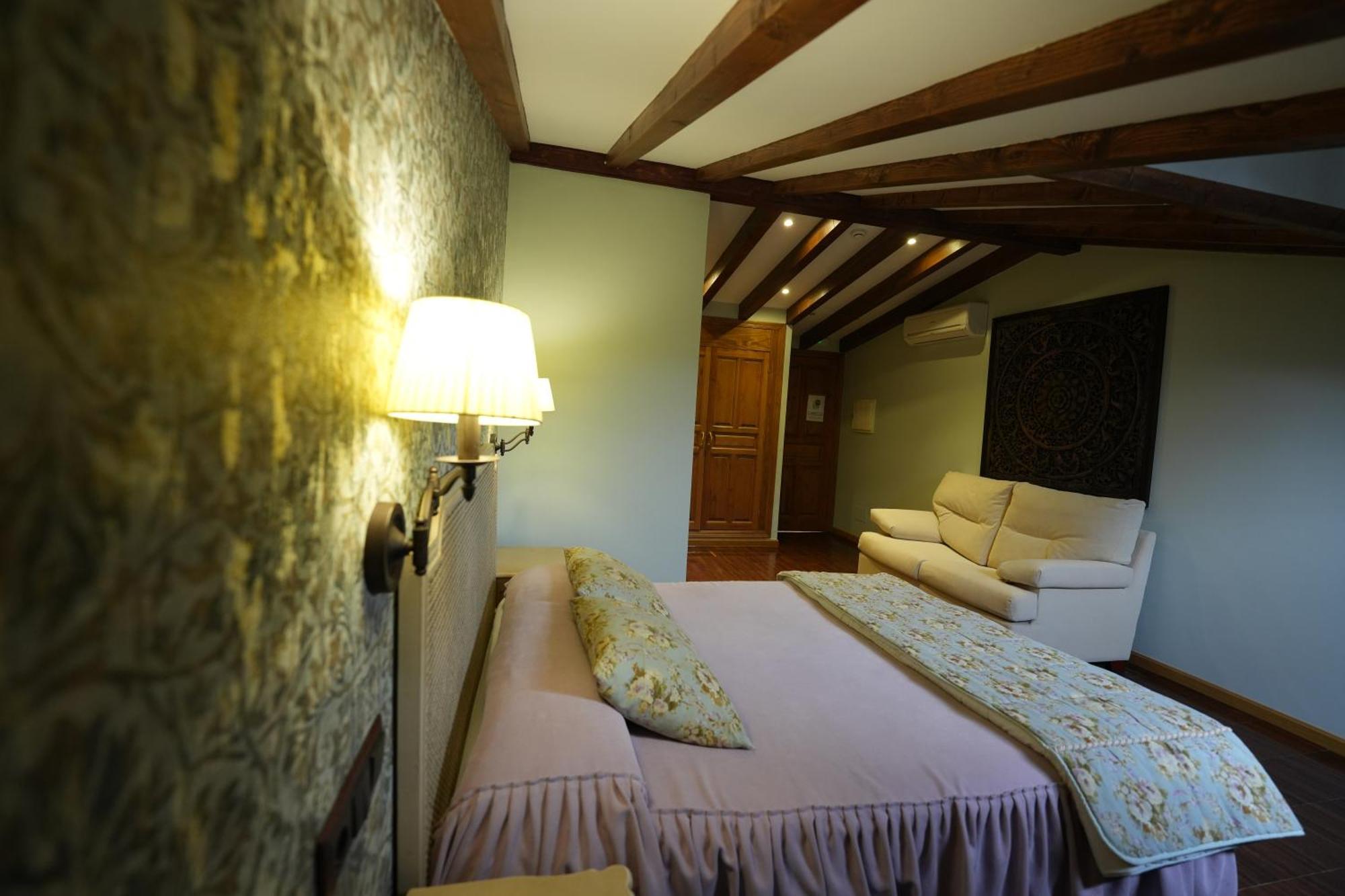 Hotel Rural Y Restaurante, Rinconcito De Gredos Cuevas Del Valle Esterno foto